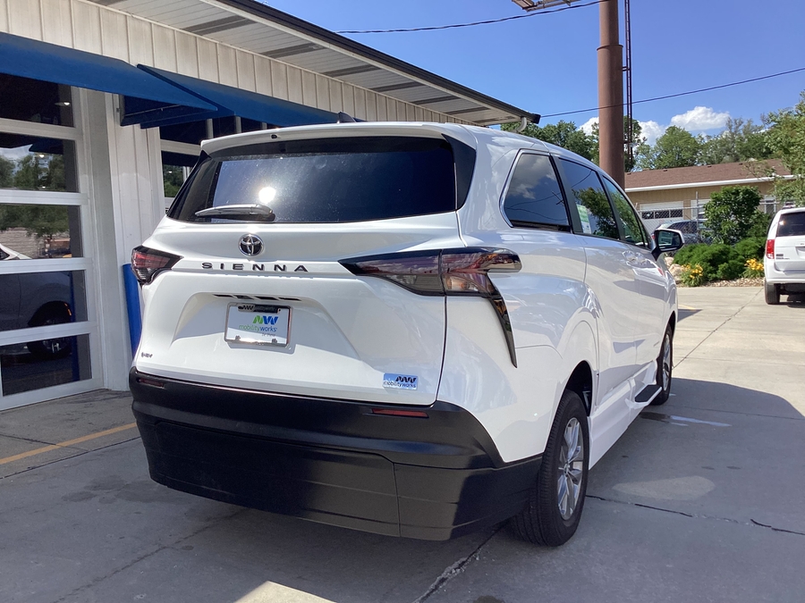 White Toyota Sienna image number 9