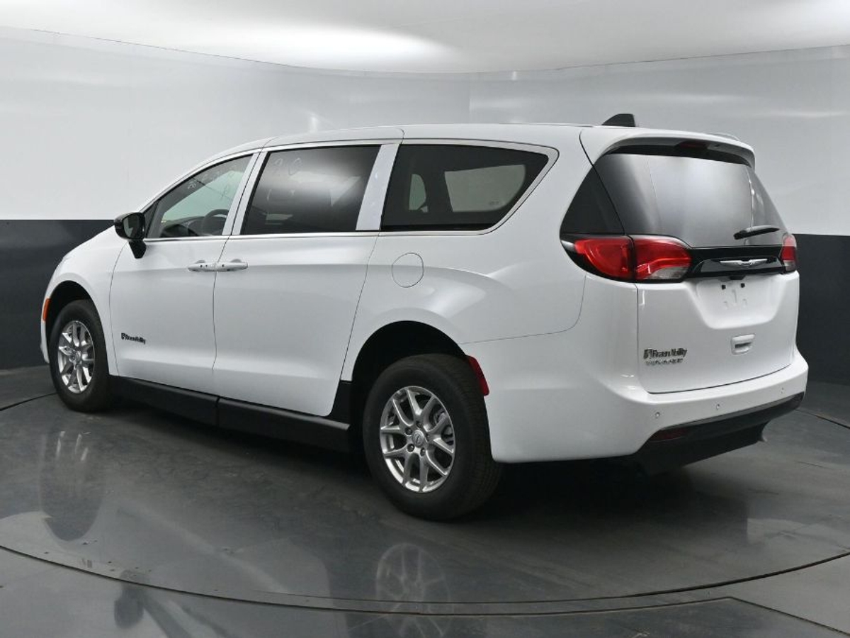 2025 CHRYSLER VOYAGER - Image 5