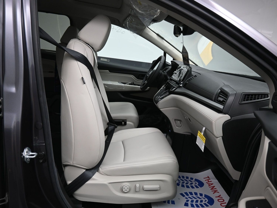 Grey Honda Odyssey image number 8