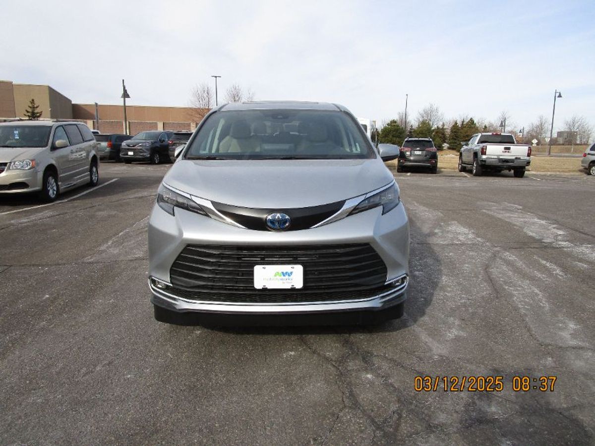 2024 TOYOTA SIENNA - Image 7