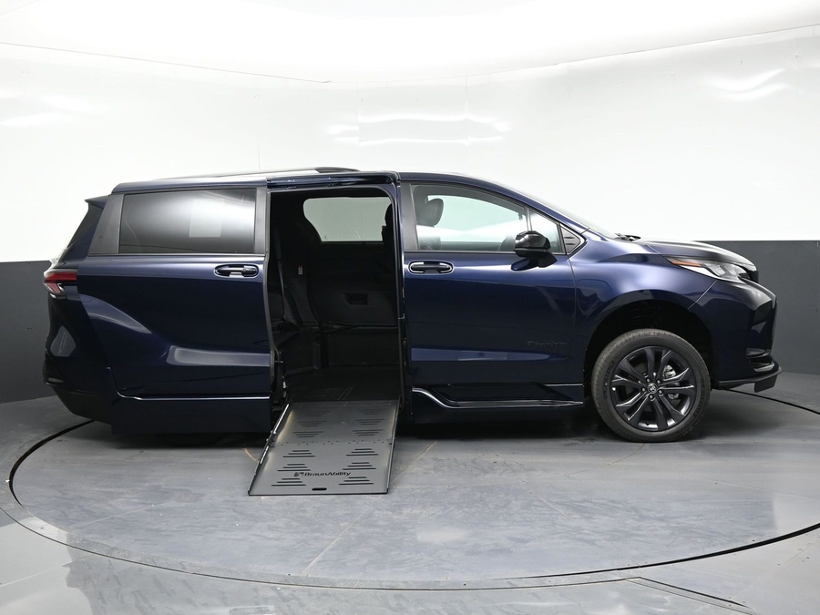 New 2026 Toyota Sienna Hybrid XSE Sport - BraunAbility Side Entry Fold Out Automatic Ramp