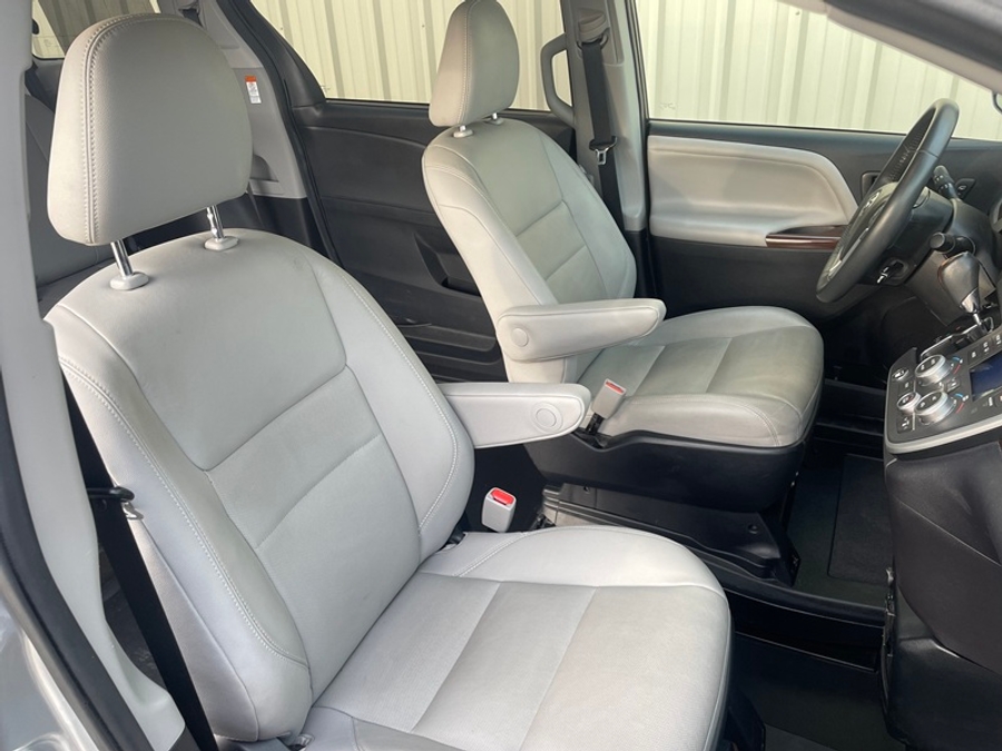 Used 2020 Toyota Sienna Limited Premium - BraunAbility Side Entry In Floor Automatic Ramp