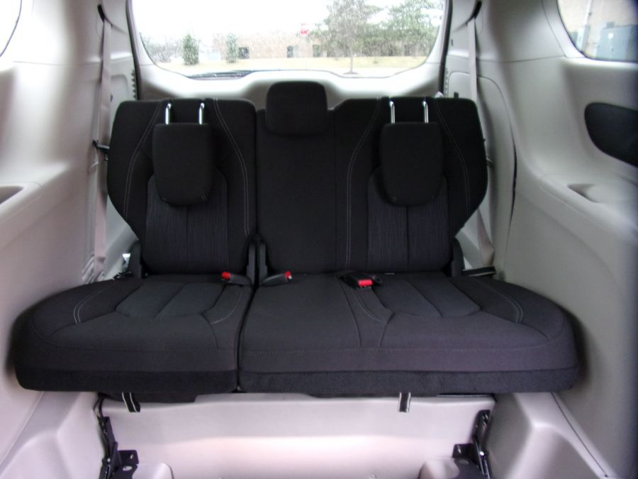 Silver Chrysler Voyager image number 14