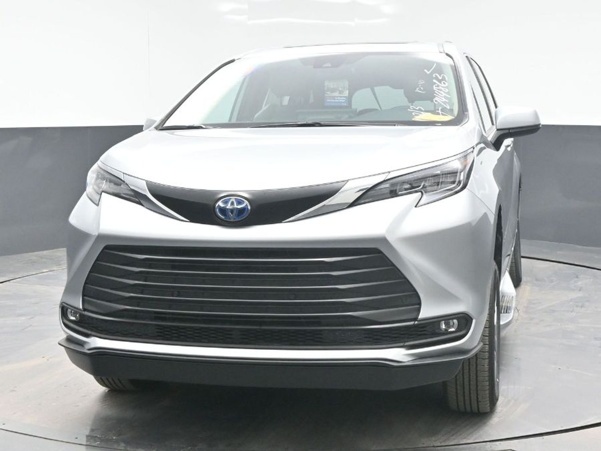 2025 TOYOTA SIENNA - Image 3