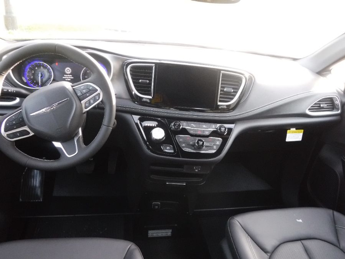 Blue Chrysler Pacifica image number 9