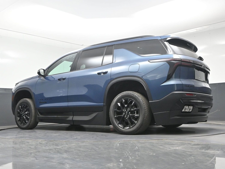 New 2026 Chevrolet Traverse 1LT Midnight - BraunAbility Side Entry In Floor Automatic Ramp
