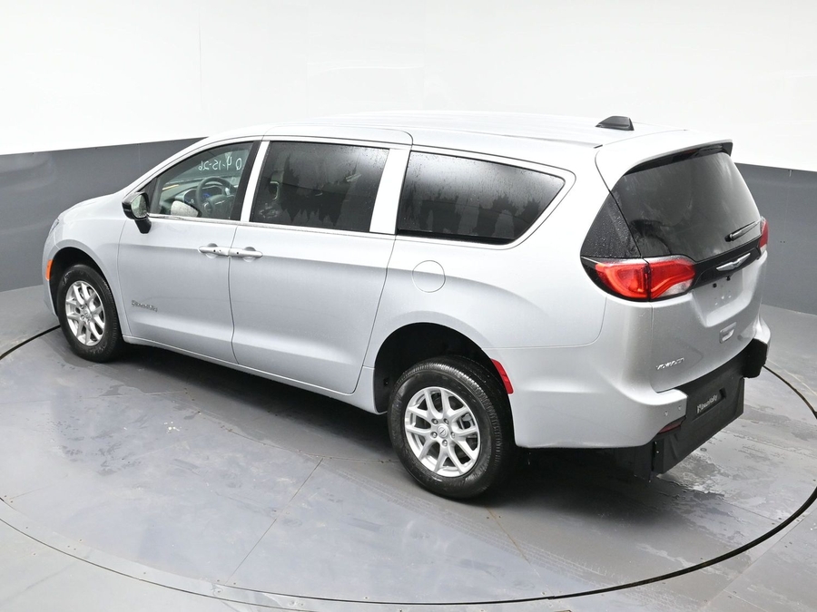 Silver Chrysler Voyager image number 8