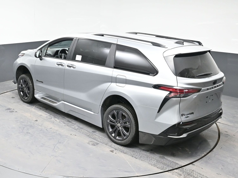 New 2025 Toyota Sienna Hybrid XSE Sport - BraunAbility Side Entry Entry Fold Out Automatic Ramp