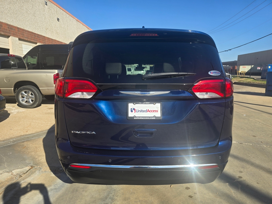 Used 2017 Chrysler Pacifica Touring-L Plus - BraunAbility Side Entry Entry Fold Out Automatic Ramp