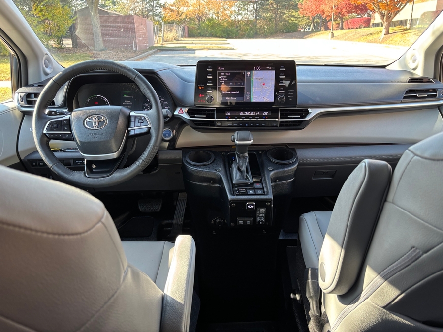 Used 2021 Toyota Sienna Hybrid XLE Base - BraunAbility Side Entry Entry Fold Out Automatic Ramp