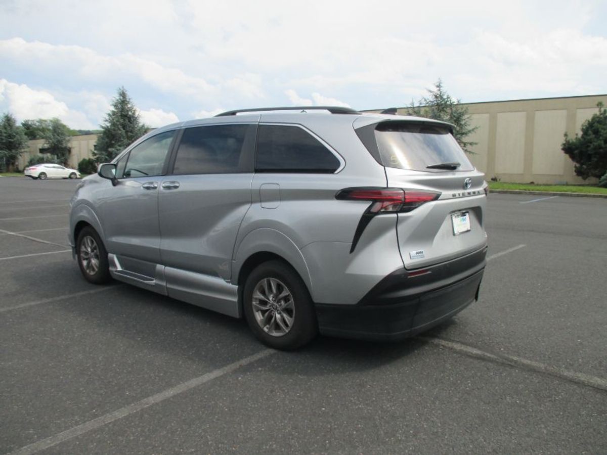 2022 TOYOTA SIENNA - Image 4