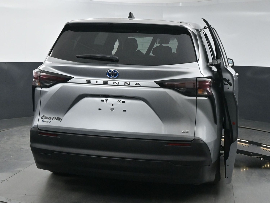New 2025 Toyota Sienna Hybrid LE - BraunAbility Side Entry Entry Fold Out Automatic Ramp