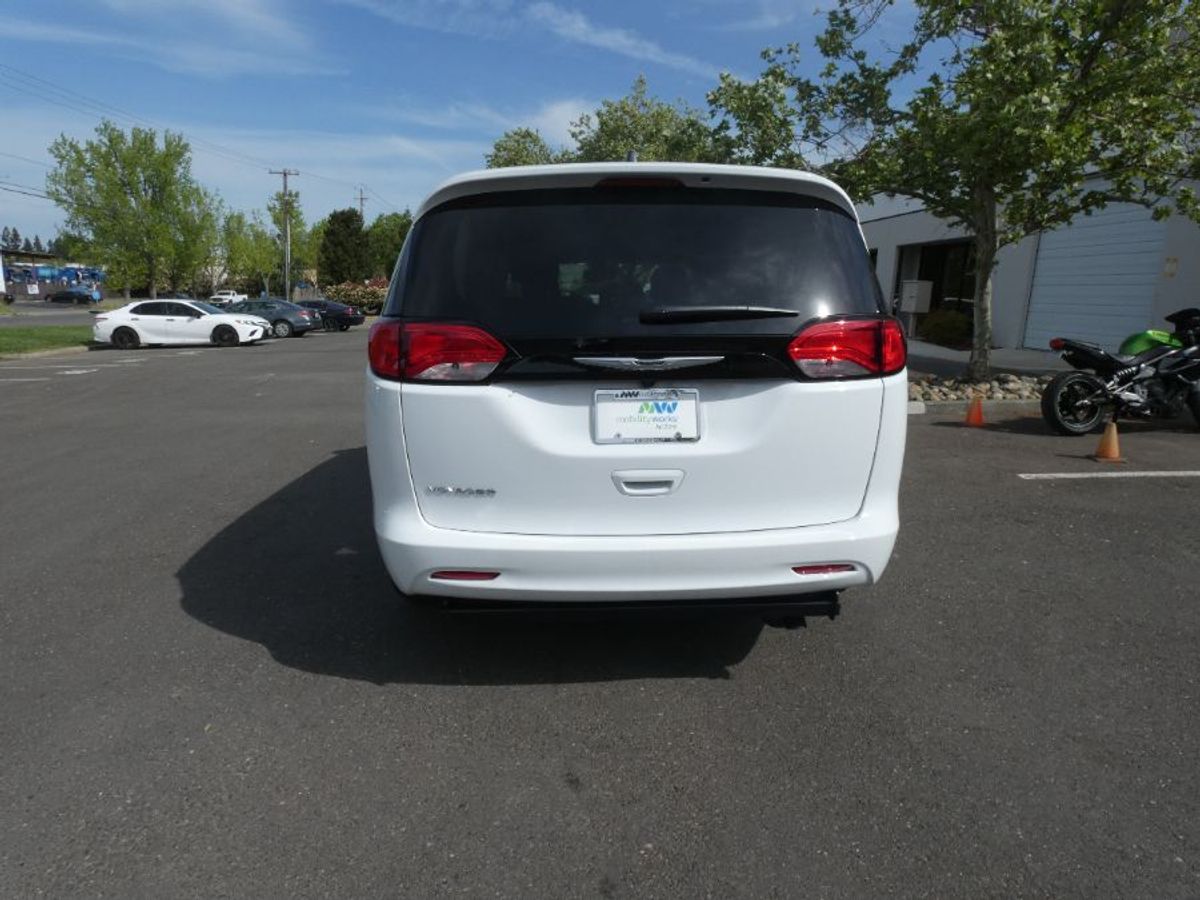 2024 CHRYSLER VOYAGER - Image 6