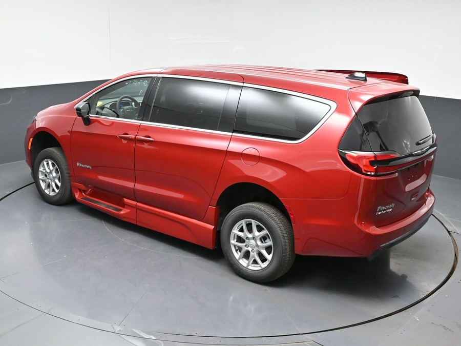 New 2026 Chrysler Pacifica Select Safety - BraunAbility Side Entry In Floor Automatic Ramp