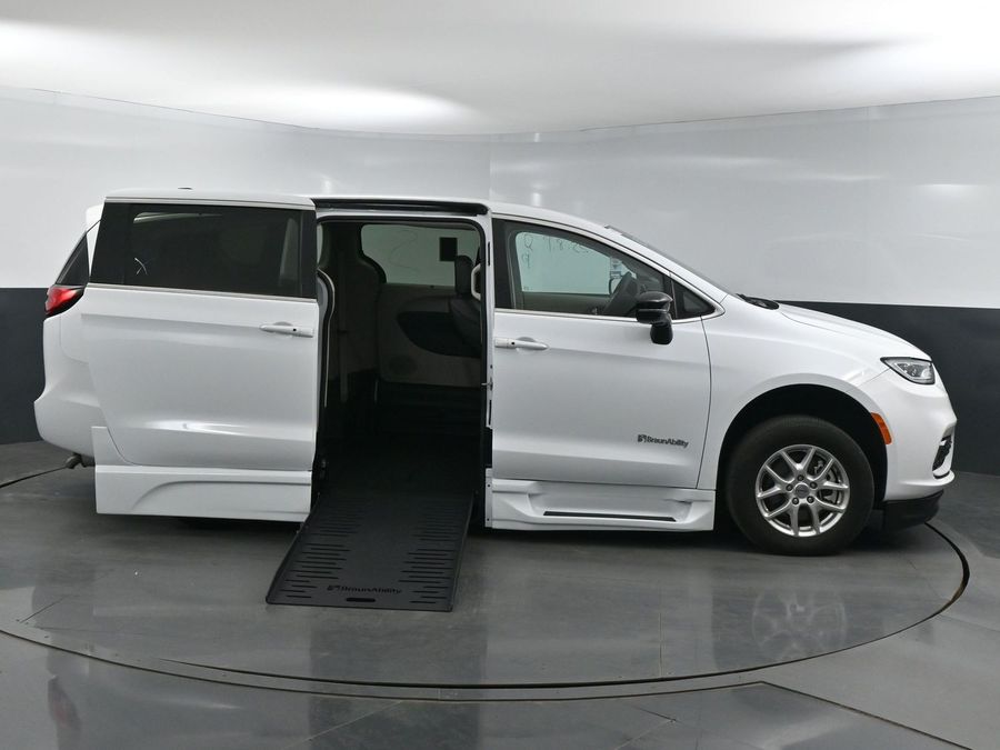 Used 2024 Chrysler Pacifica Touring L - BraunAbility Side Entry Entry Fold Out Automatic Ramp