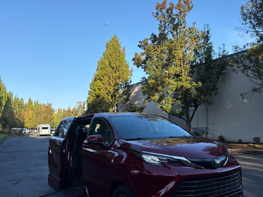 Used 2022 Toyota Sienna Hybrid LE AWD - VMI Side Entry In Floor Automatic Ramp