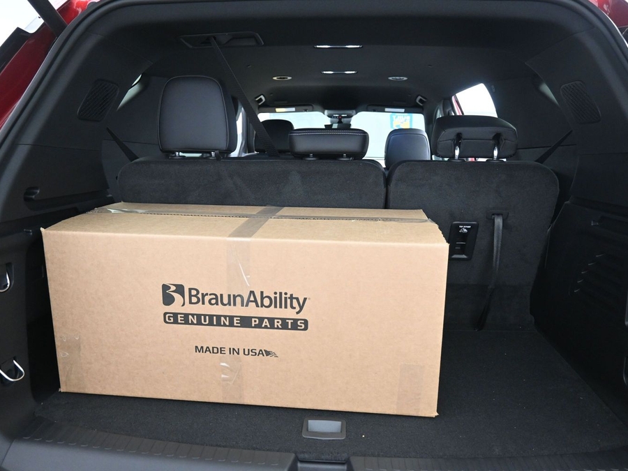 New 2026 Chevrolet Traverse 1LT Midnight - BraunAbility Side Entry In Floor Automatic Ramp