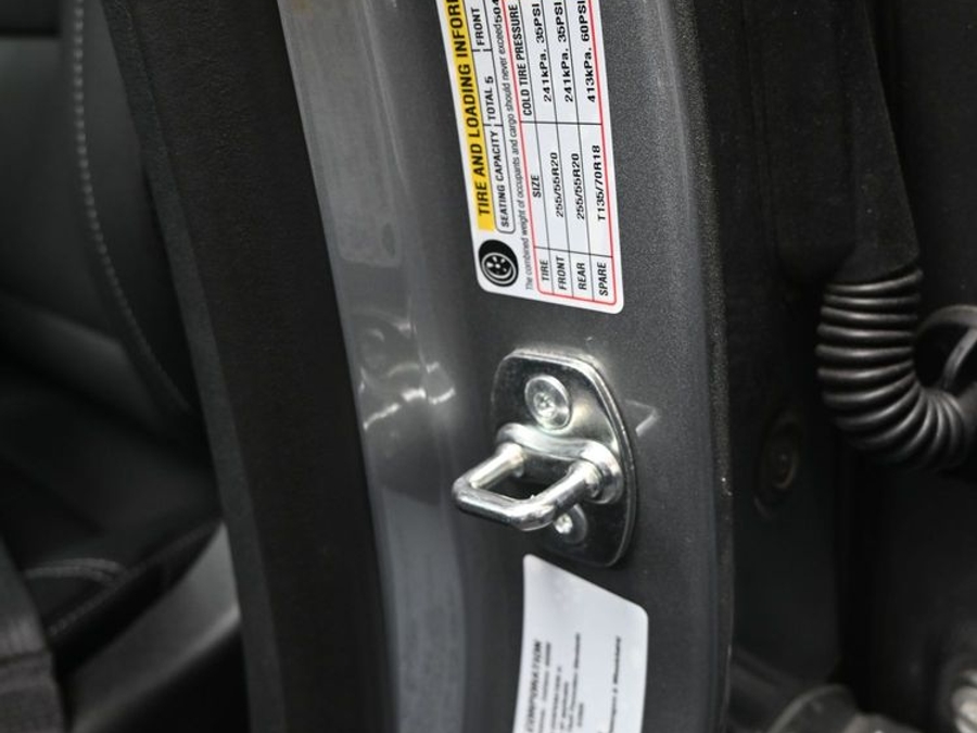 New 2026 Chevrolet Traverse 1LT Midnight - BraunAbility Side Entry Entry In Floor Automatic Ramp
