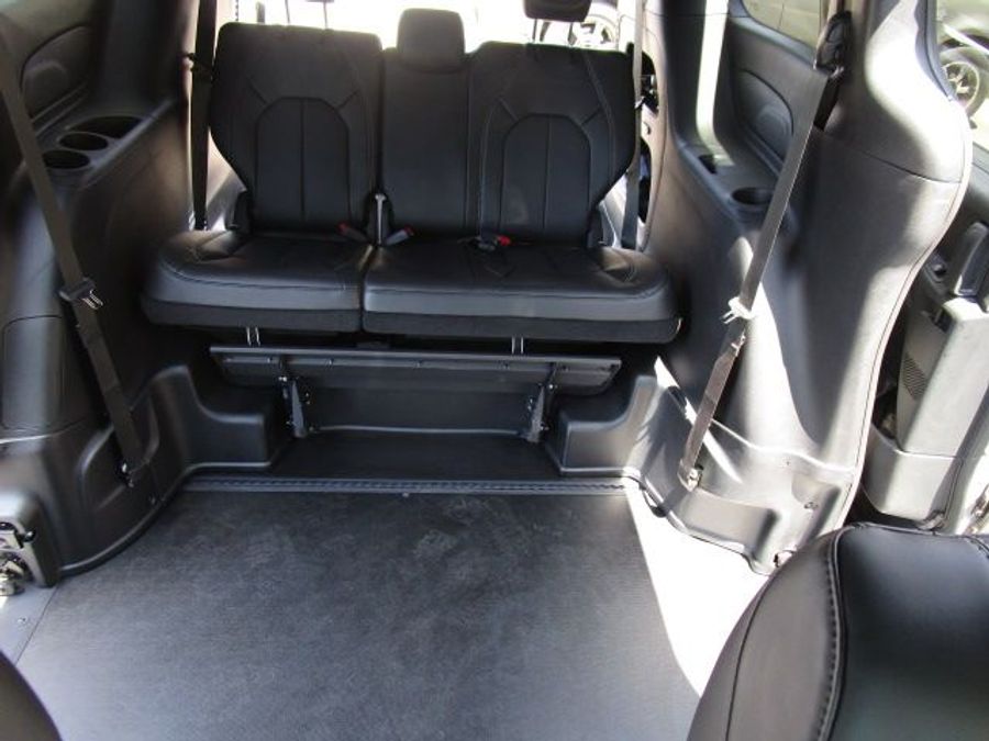 New 2025 Chrysler Pacifica Select Safety - BraunAbility Side Entry Entry Fold Out Automatic Ramp
