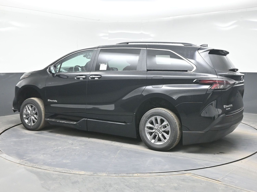 Black Toyota Sienna image number 3