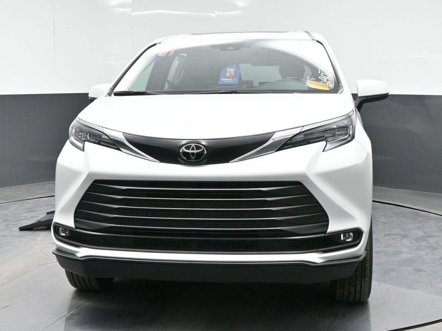 New 2026 Toyota Sienna Hybrid XLE Add - BraunAbility Side Entry Entry Fold Out Automatic Ramp