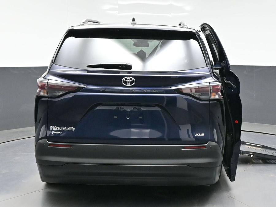 New 2026 Toyota Sienna Hybrid XLE Base - BraunAbility Side Entry Entry Fold Out Automatic Ramp