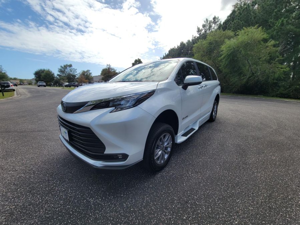 2025 TOYOTA SIENNA - Image 8