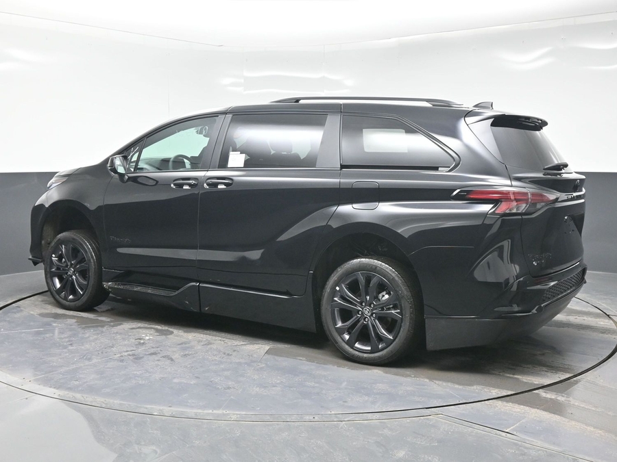 Black Toyota Sienna image number 3