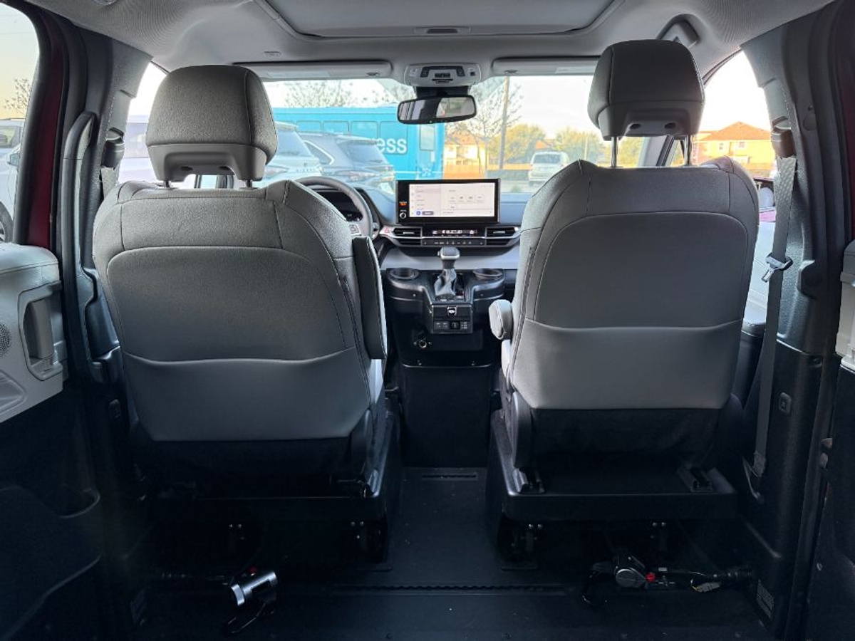 2025 TOYOTA SIENNA - Image 13