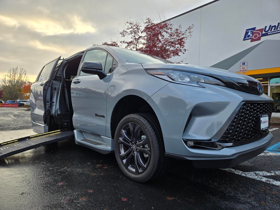 Used 2025 Toyota Sienna Hybrid XSE Sport - BraunAbility Side Entry Entry Fold Out Automatic Ramp