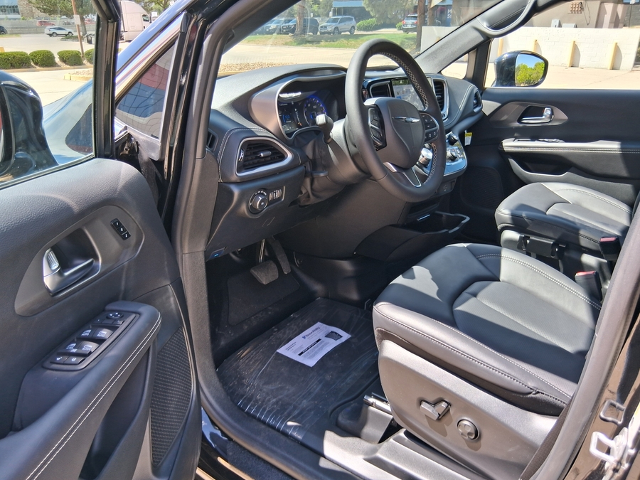 Número de imagen Chrysler Pacifica negro 11