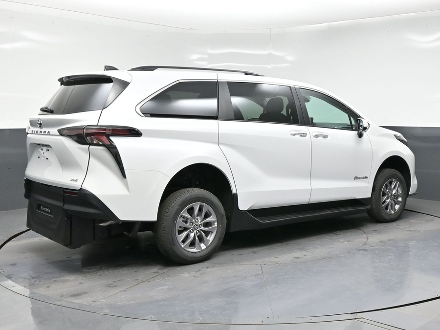 New 2026 Toyota Sienna Hybrid XLE Add - BraunAbility Commercial Rear Entry Entry Fold Out Manual Ramp