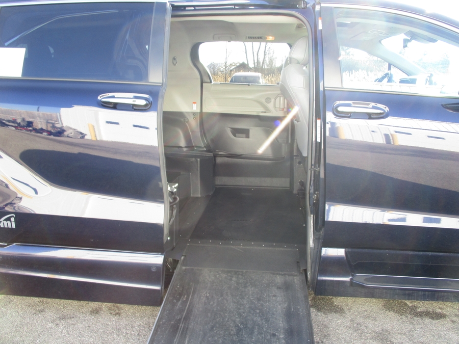 2021 TOYOTA SIENNA - Image 11