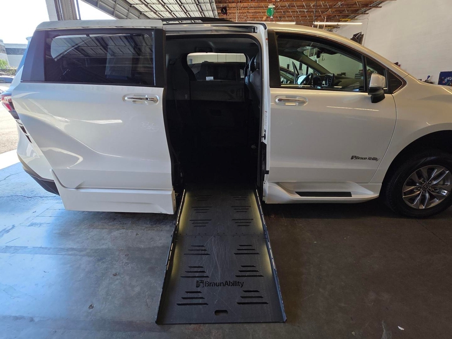 Used 2023 Toyota Sienna Hybrid XLE - BraunAbility Side Entry Fold Out Automatic Ramp
