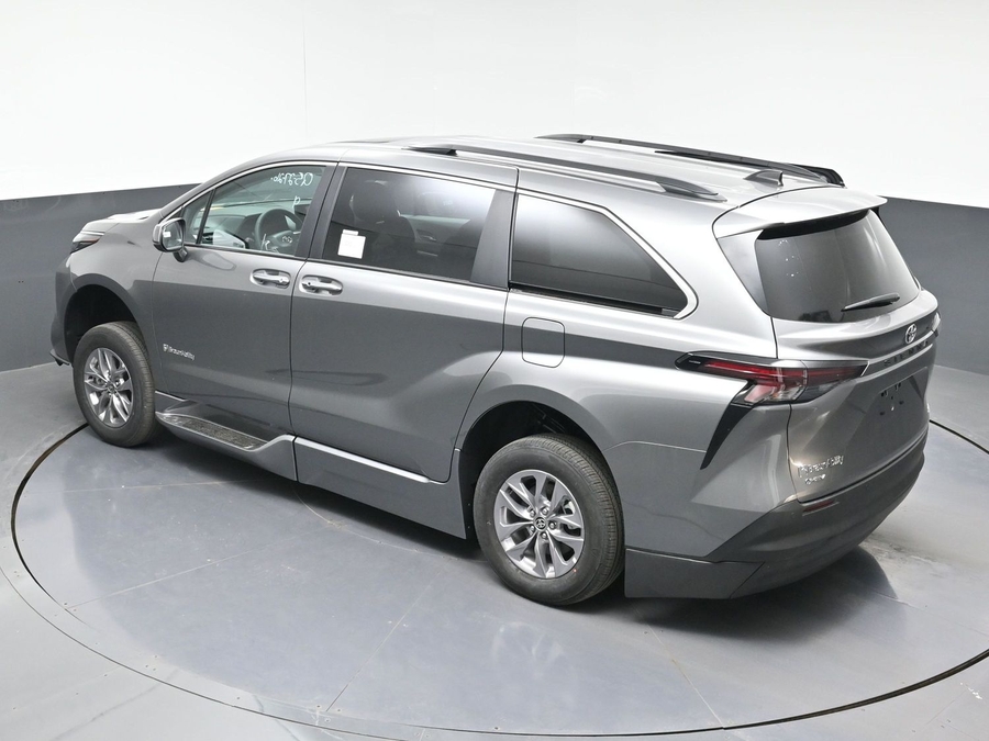 New 2026 Toyota Sienna Hybrid XLE Add - BraunAbility Side Entry In Floor Automatic Ramp