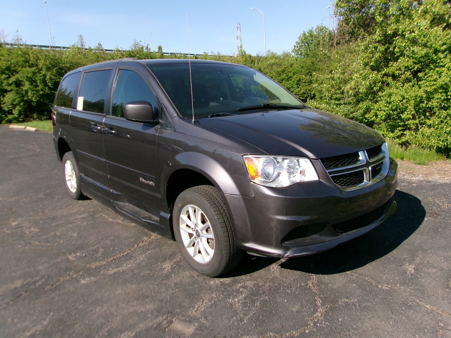 Grey Dodge Grand Caravan image number 9