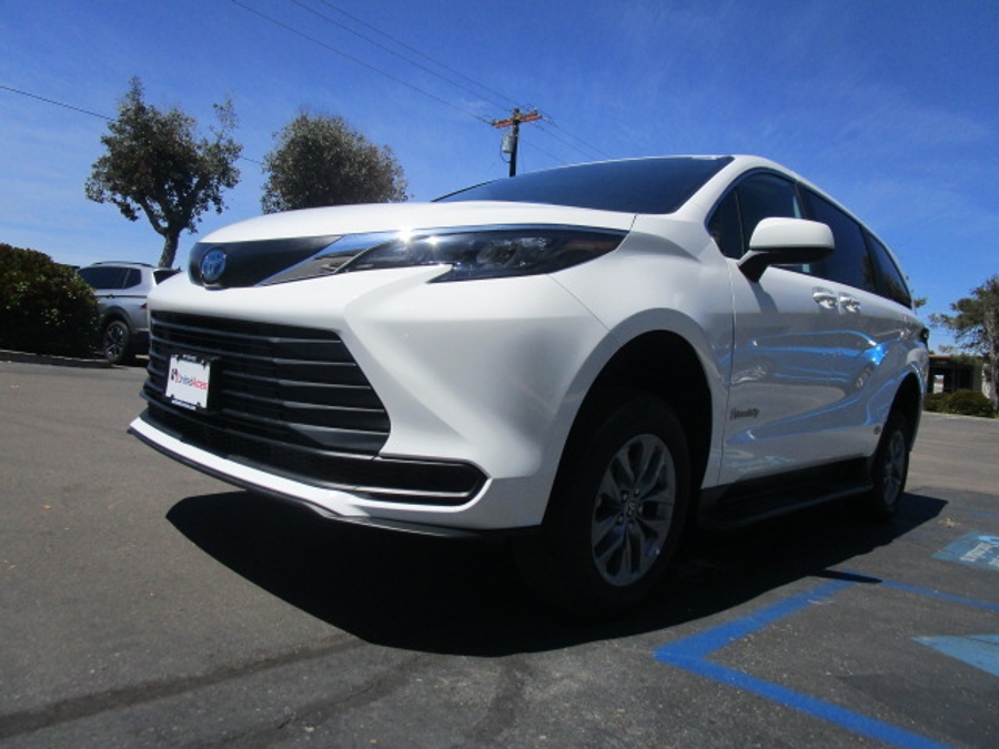 New 2025 Toyota Sienna Hybrid LE - BraunAbility Commercial Rear Entry Entry Fold Out Manual Ramp