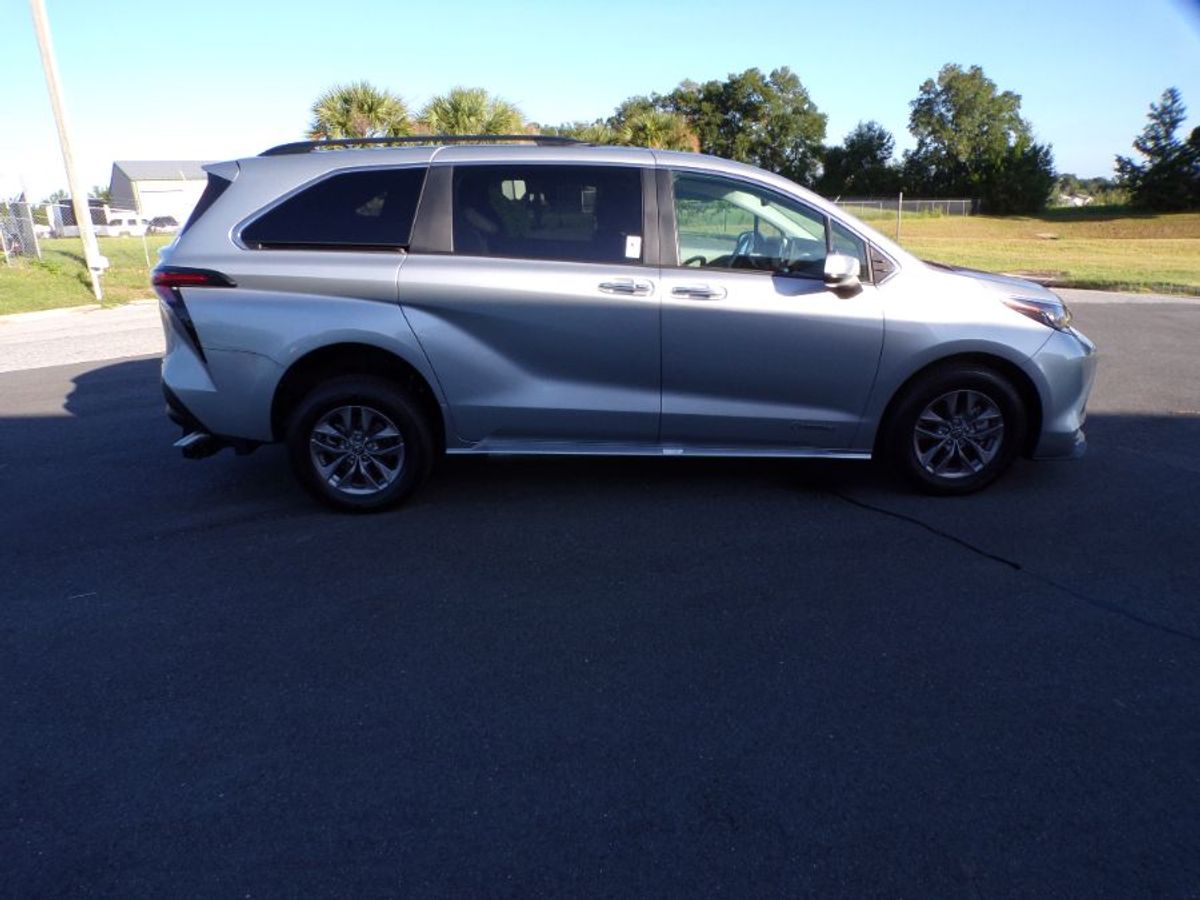 2024 TOYOTA SIENNA - Image 3