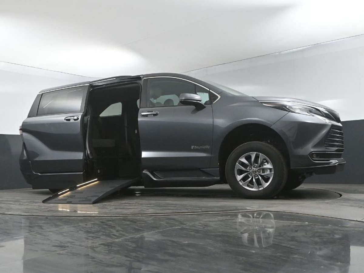 2025 TOYOTA SIENNA - Image 18