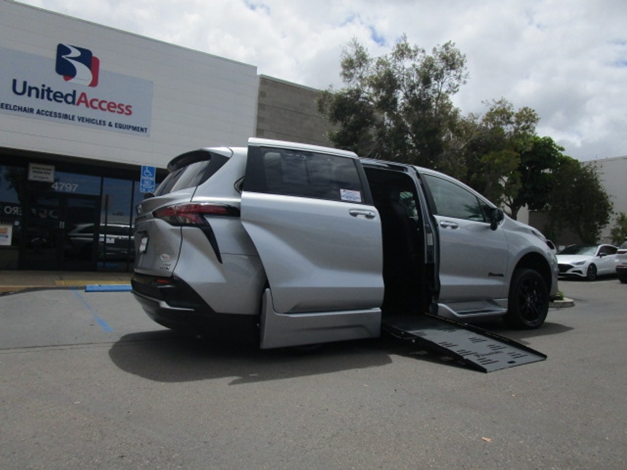 Used 2023 Toyota Sienna Hybrid XSE Sport - BraunAbility Side Entry Entry Fold Out Automatic Ramp