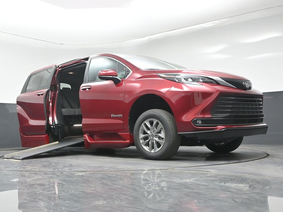 New 2026 Toyota Sienna Hybrid XLE Add - BraunAbility Side Entry In Floor Automatic Ramp