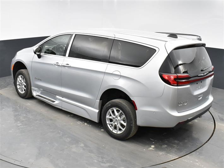 Used 2023 Chrysler Pacifica Touring L - BraunAbility Side Entry Fold Out Automatic Ramp