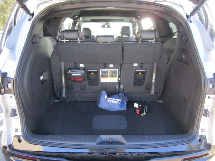 New 2025 Toyota Sienna Hybrid XSE - BraunAbility Side Entry Entry Fold Out Automatic Ramp