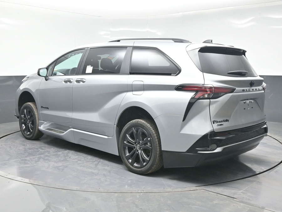New 2025 Toyota Sienna Hybrid XSE Sport - BraunAbility Side Entry Entry Fold Out Automatic Ramp