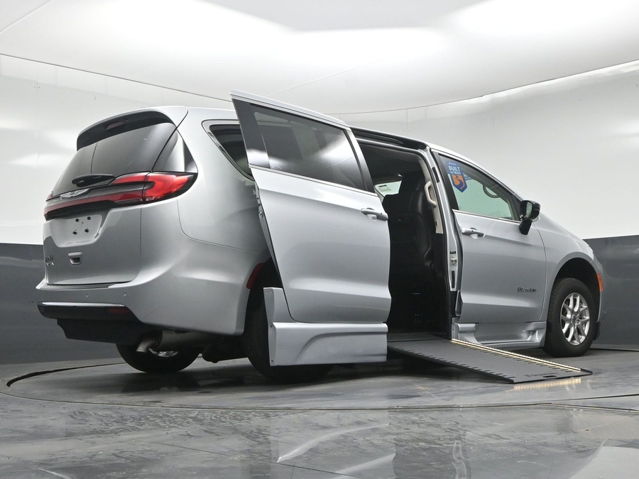 Used 2024 Chrysler Pacifica Touring L - BraunAbility Side Entry In Floor Automatic Ramp