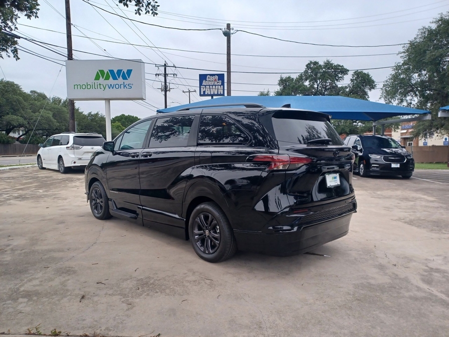 Black Toyota Sienna image number 8