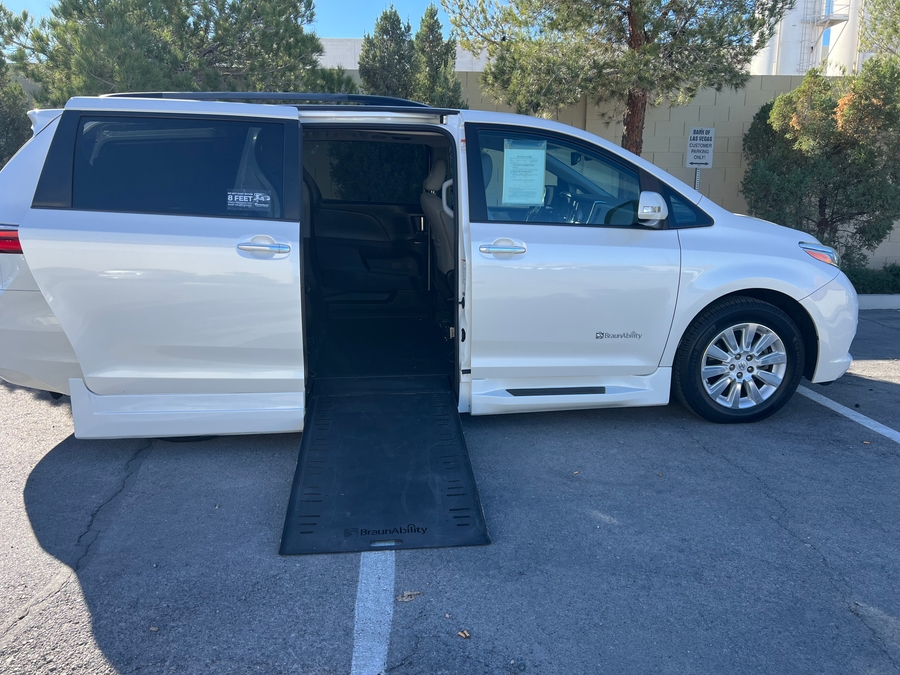 Used 2015 Toyota Sienna Limited - BraunAbility Side Entry Entry In Floor Automatic Ramp