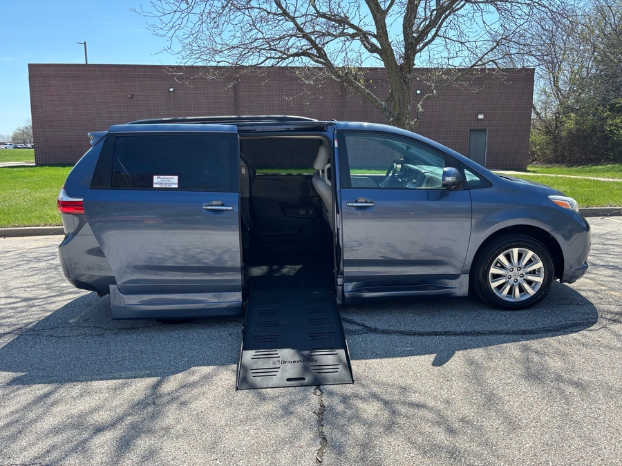 Used 2016 Toyota Sienna Limited - BraunAbility Side Entry Entry Fold Out Automatic Ramp