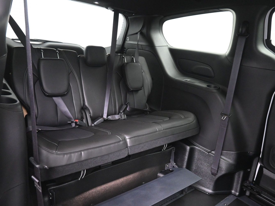 White Chrysler Pacifica image number 9