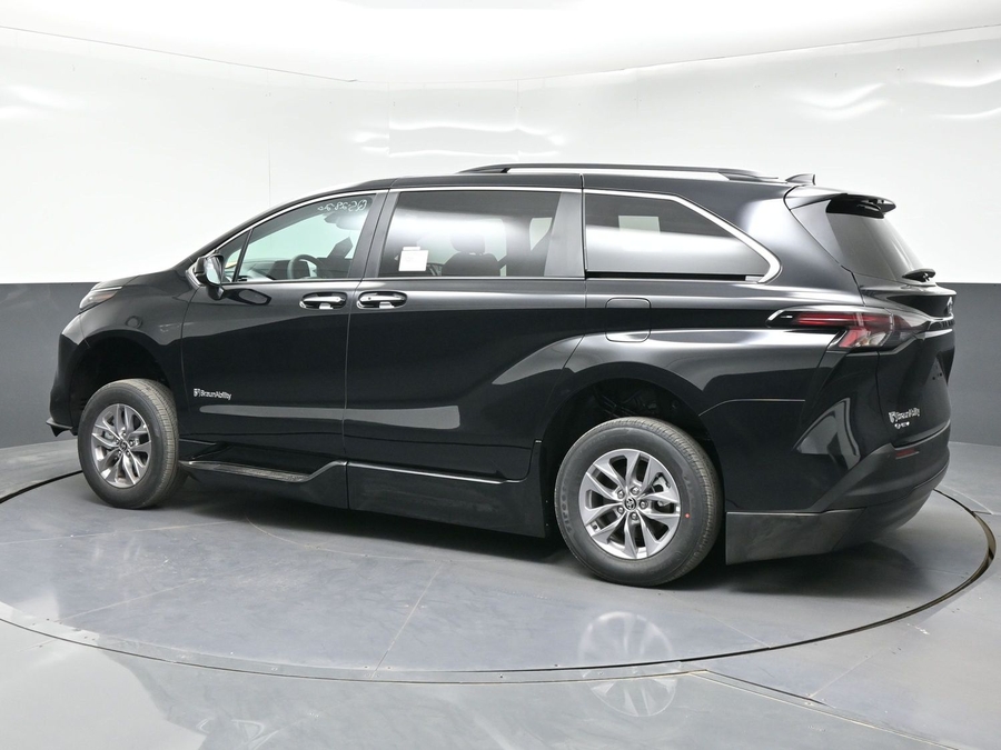 Black Toyota Sienna image number 3